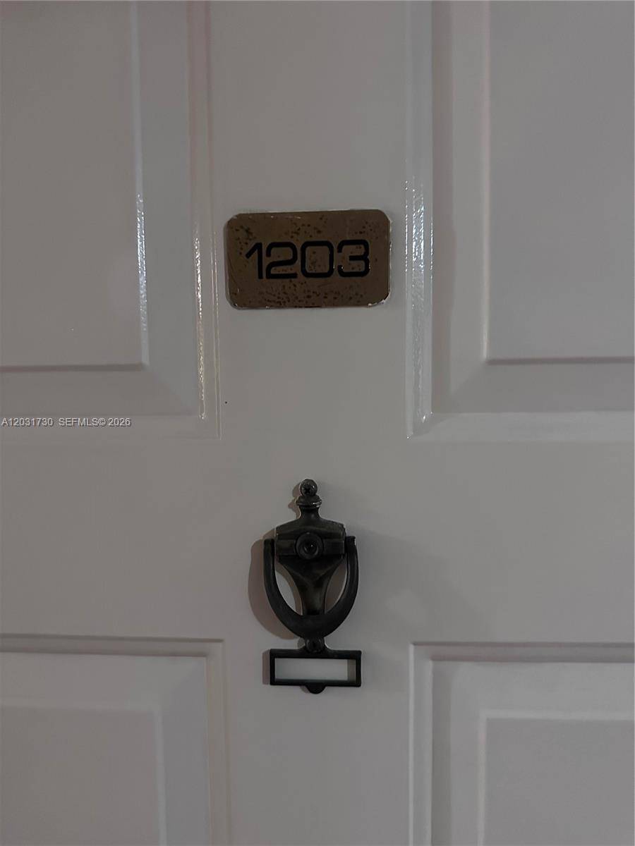 5880 W Collins AveMiami Beach - Condo/Co-Op/Annual,Condo condo unit 1203 - picture