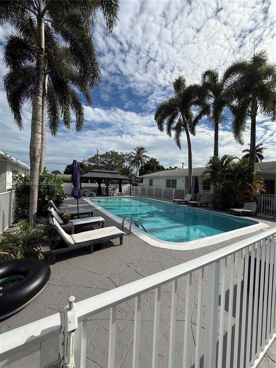 500 SW 7th StHallandale Beach - Duplex/Tri/Quad-Annual,Apartment condo unit 510 - picture