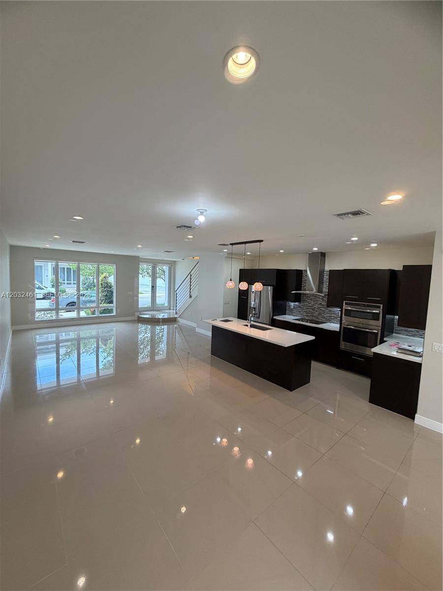 6440 NW 103rd PsgeDoral - Townhouse/Villa-Annual,Townhouse condo unit 6440 - picture