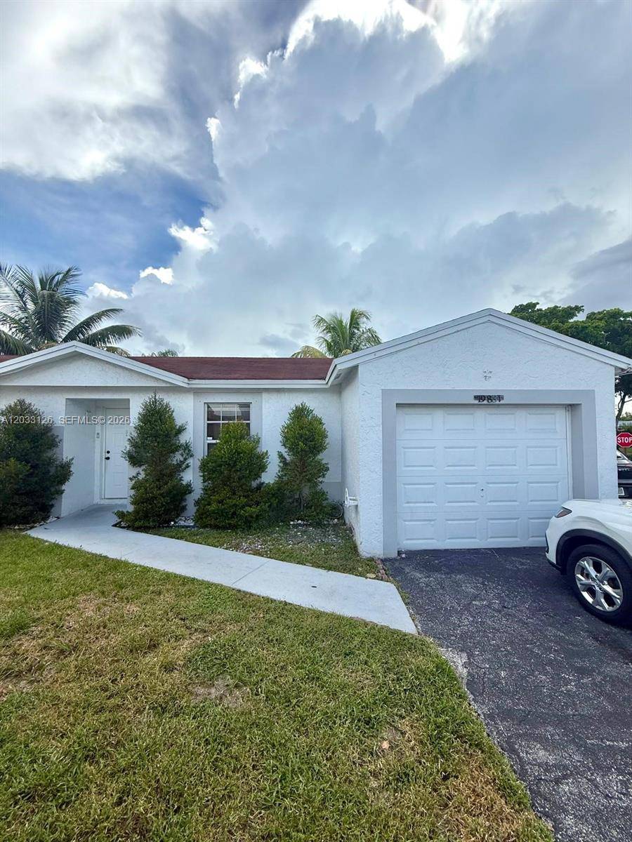 19831 NW 65th CtHialeah - picture