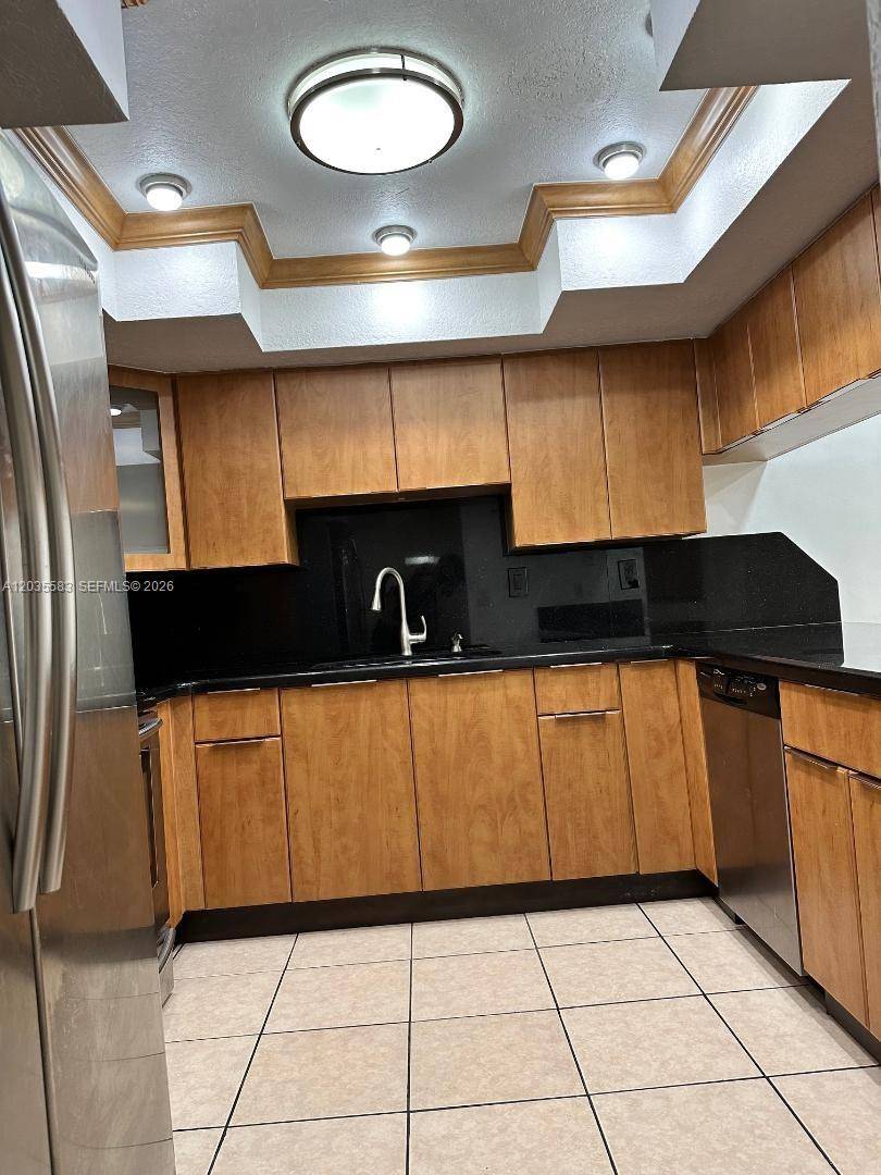 7205 W 3rd AveHialeah - picture