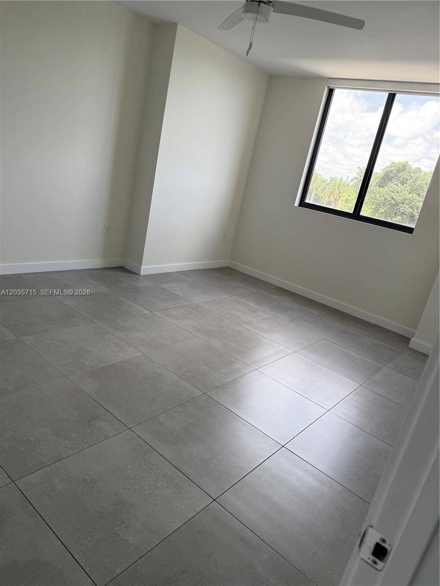 16395 Biscayne BlvdNorth Miami Beach - Apartments-Annual,Multi Family condo unit 312 - picture