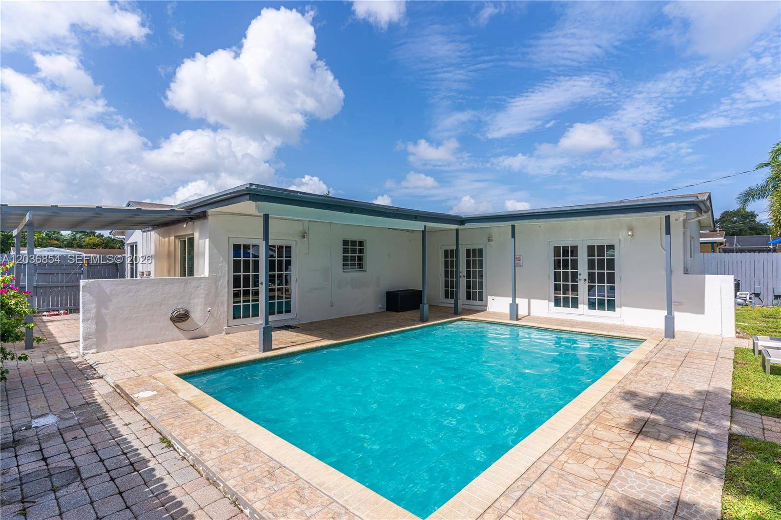 6452 Custer StHollywood - picture