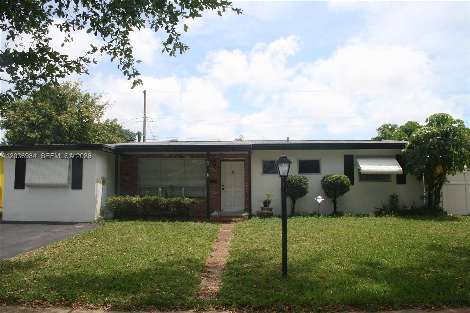 621 SW 64 WayPembroke Pines - Single Family-Annual,House condo unit 1 - picture