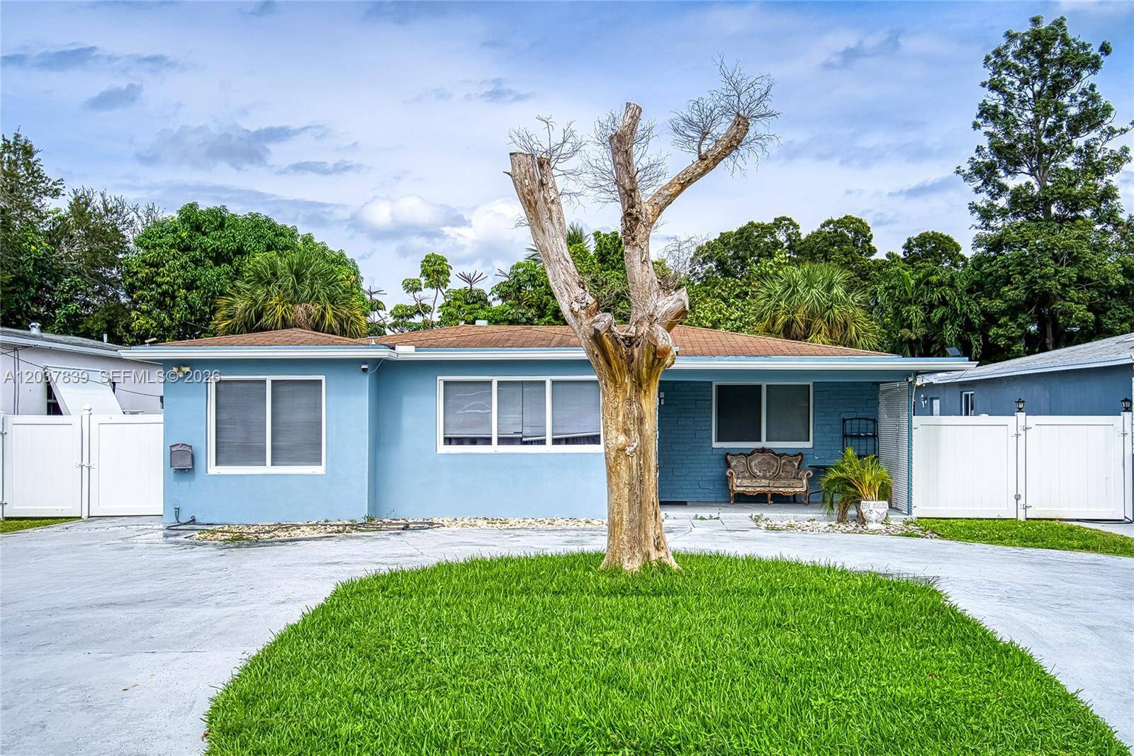 644 SW 7th CtHallandale Beach - picture