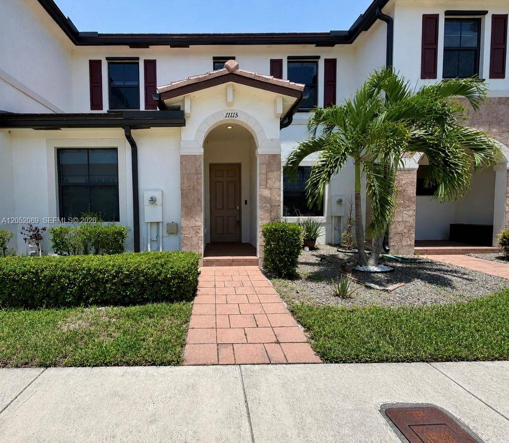 11115 W 32nd LnHialeah - picture